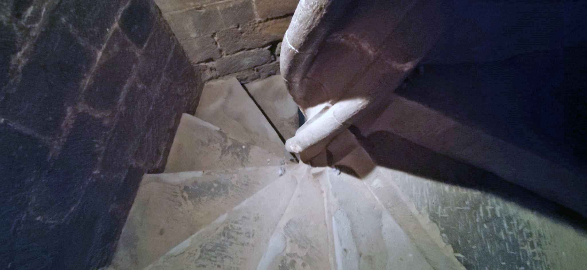 escalera_de_acceso_a_la_boveda._catedral_de_barbastro_2_.jpg